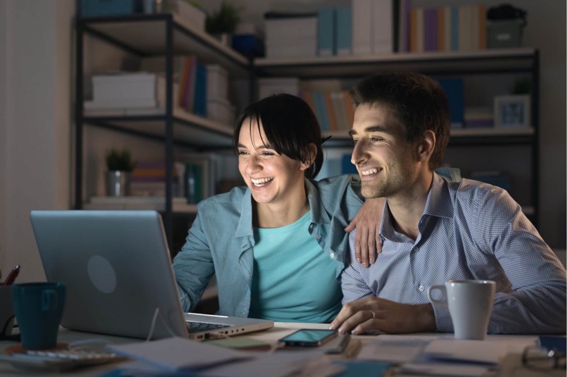 ¿Cómo tener una noche de casino virtual en casa?